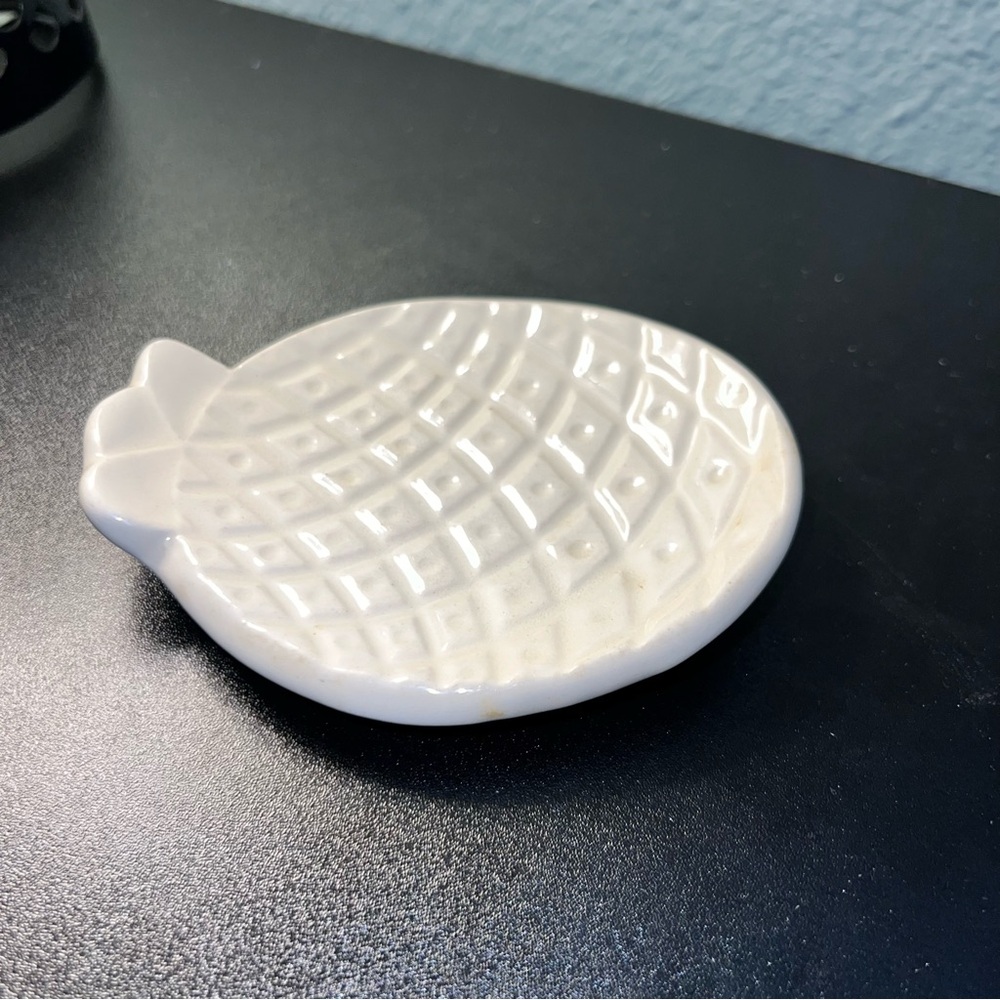 Rare Vintage 1979 White Blue Mccoy Pottery Pineapple Ashtray Trinket Dish